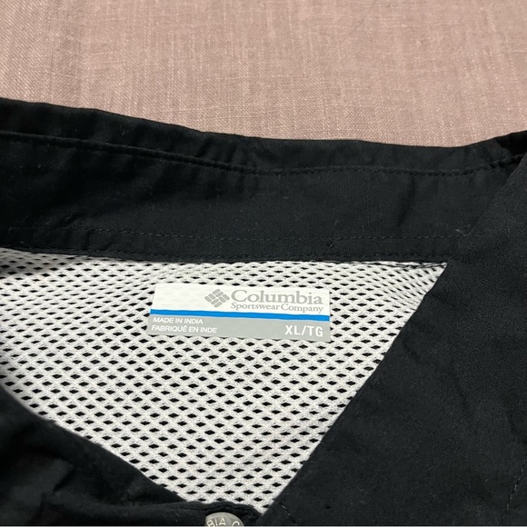 University Georgia Bulldogs Columbia PFG Black Button Down Size XL Football UGA - Picture 2 of 8